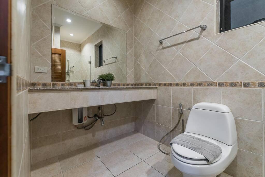 Anb Poolvilla 3Br Walk Private Beach In Pratamnak Pattaya Dış mekan fotoğraf